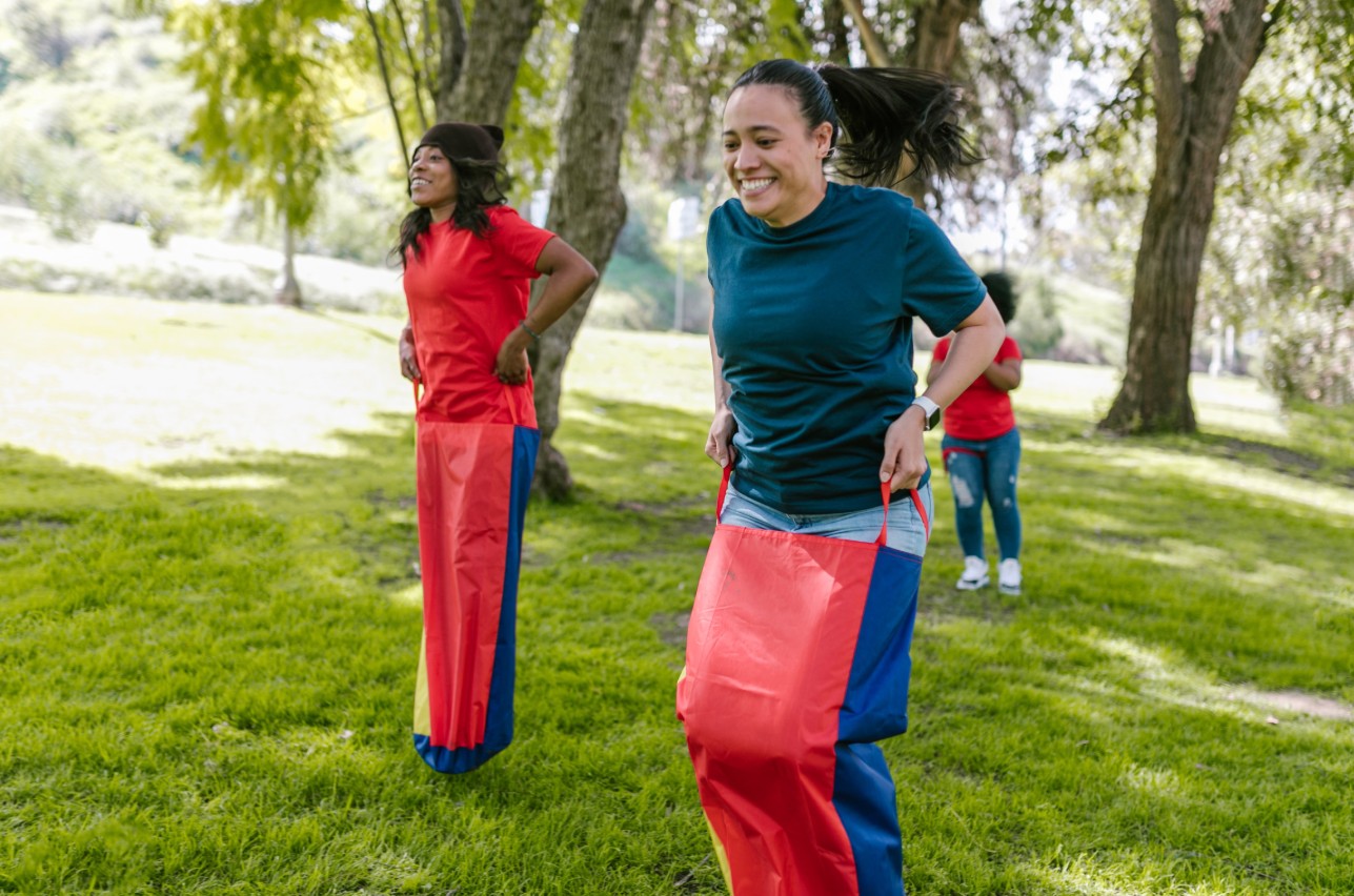 Kids racing in sleeping bags